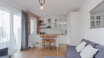 Comfort Apartment, Courtyard View | Premium bedding, laptop workspace, iron/ironing board, free WiFi