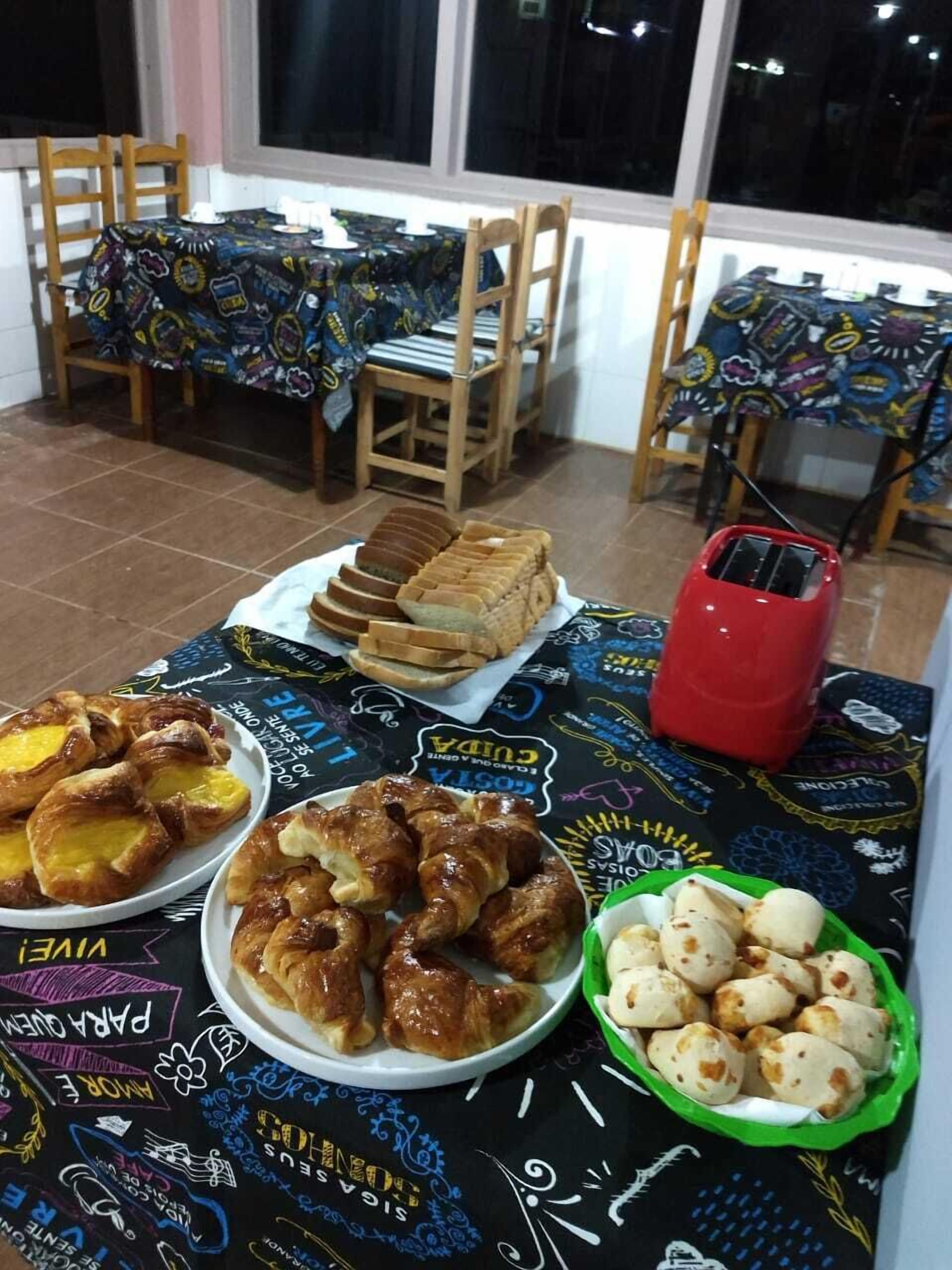 free daily full breakfast