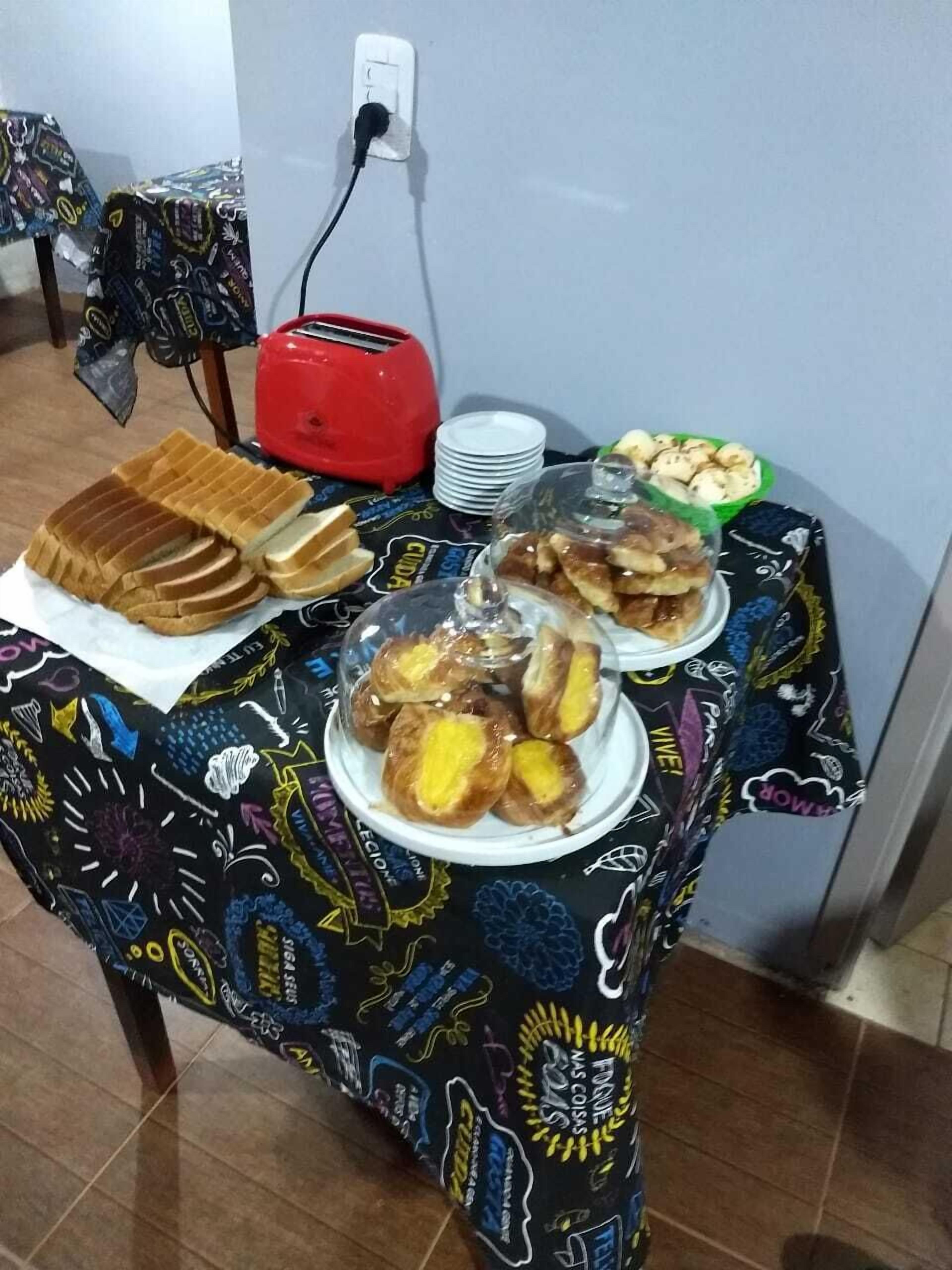 free daily full breakfast