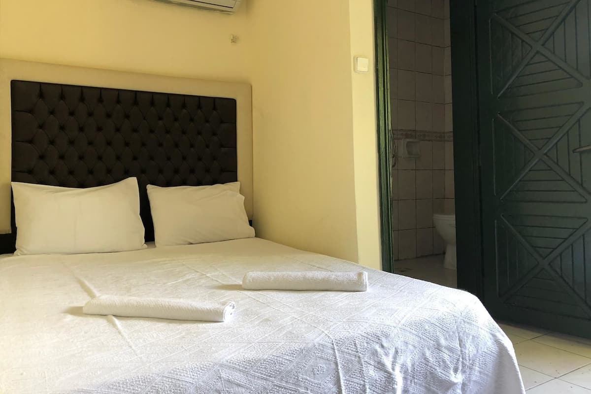 Economy Room | 1 bedroom, in-room safe, bed sheets
