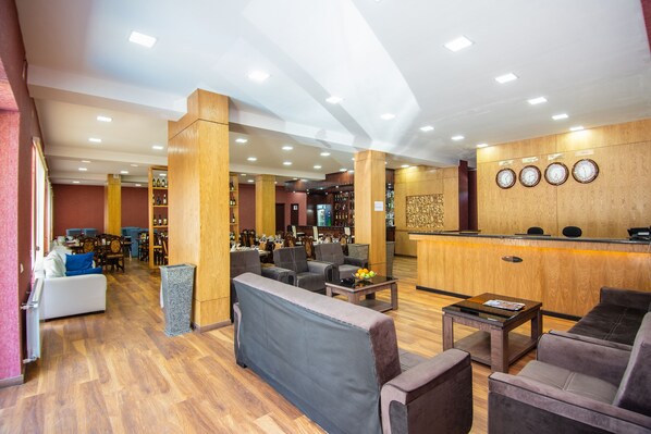 Lobby sitting area - Penta Tbilisi (Tbilisi)