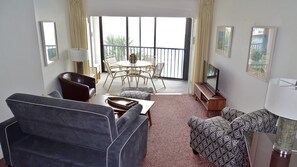 TV - Spacious 2 Bedroom Condo with Bay Views (Marco Island)