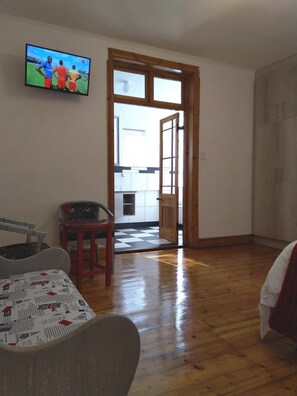 In-room safe, desk, laptop workspace, free WiFi - Savoy Hotel Beaufort-West (Beaufort West)