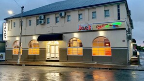 A building with a sign for "Joe's" and "Savoy Hotel" on the facade. - Savoy Hotel Beaufort-West (Beaufort West)