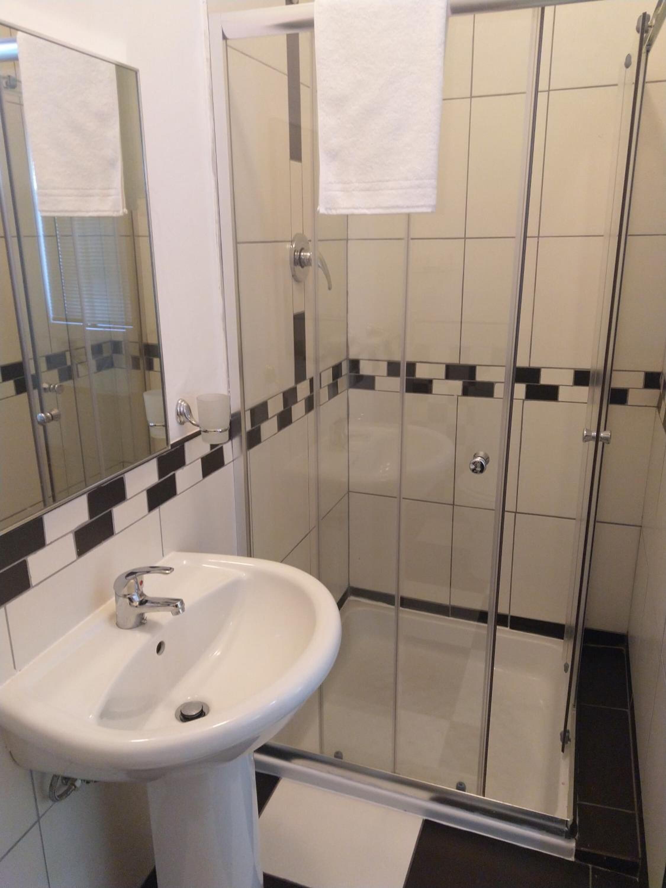 free toiletries, towels