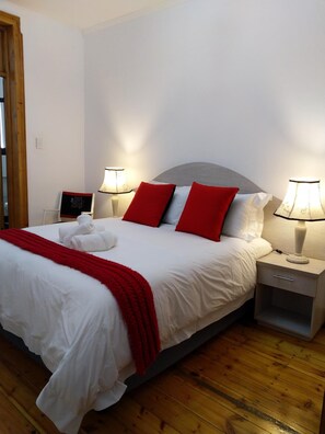 In-room safe, desk, laptop workspace, free WiFi - Savoy Hotel Beaufort-West (Beaufort West)