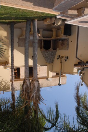 المنطقة المحيطة بالمنشأة