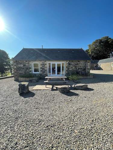 Cottage for 6 in stunning rural location (Beech)