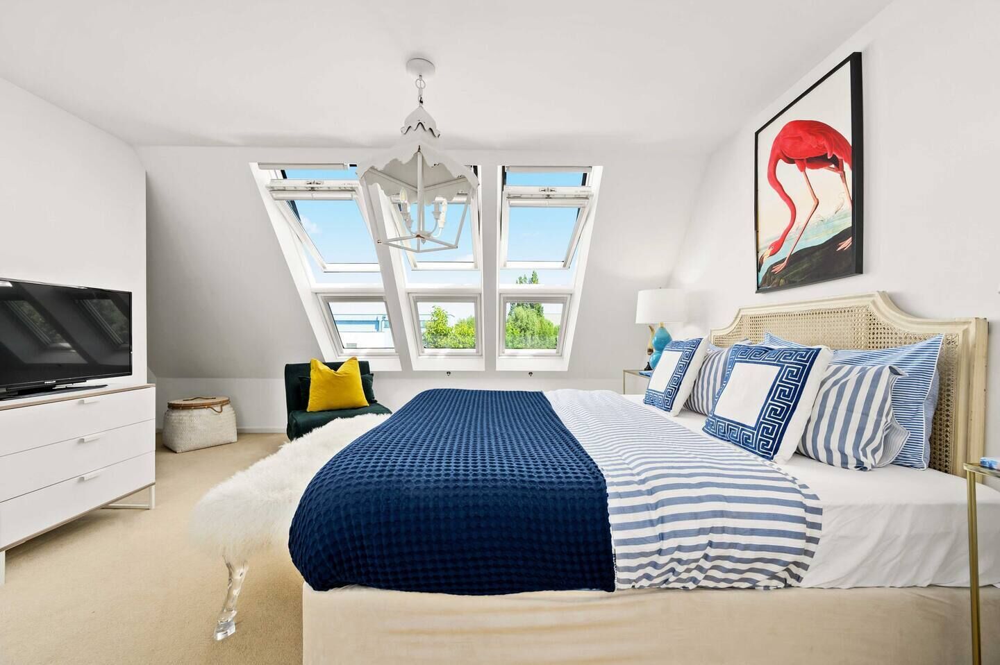 5 slaapkamers, een strijkplank/strijkijzer, reisbedje, gratis wifi