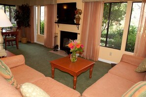 Flat-screen TV, fireplace - GetAways at San Diego Country Estates (Ramona)