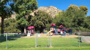 Außen-Kinderspielplatz