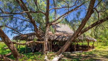 Breakfast, lunch, dinner served; local and international cuisine