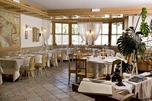 Mittagessen und Abendessen, lokale Küche