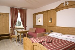 Superior Double or Twin Room | In-room safe, blackout curtains, free WiFi, wheelchair access - Locanda Alpina (Novella)