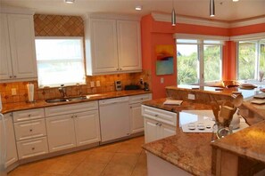 Fridge, microwave, dishwasher, coffee/tea maker - 241 Surfside (Captiva)