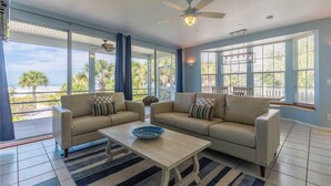 Living area - 242 - Beach Daze (Captiva)