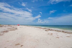 On the beach - 242 - Beach Daze (Captiva)