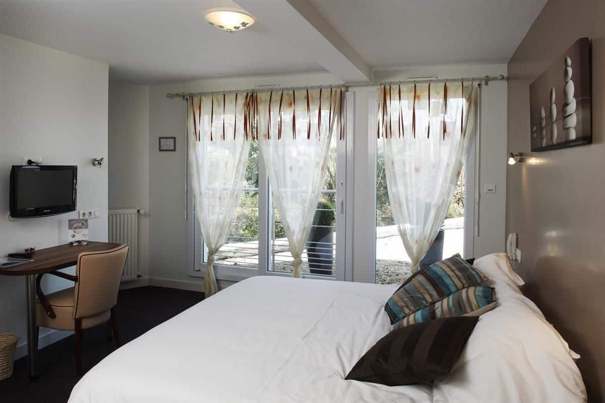 Chambre double, vue sur le jardin | 1 chambre, fer et planche à repasser, accès au Wi-Fi (inclus)