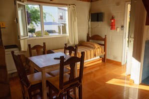 Traditional Duplex | Living area - Cabañas del Dique (Tandil)