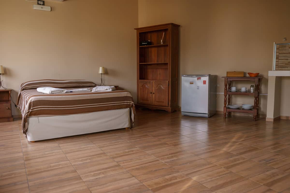 Junior Cabin, 1 Bedroom | 1 bedroom, laptop workspace, blackout curtains, soundproofing