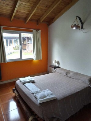 เคบินสำหรับครอบครัว, 1 ห้องนอน, ห้องน้ำในตัว, วิวสวน | พื้นที่ทำงานแบบใช้แล็ปท็อป, ผ้าม่านกันแสง, ห้องเก็บเสียง, Wi-Fi ฟรี