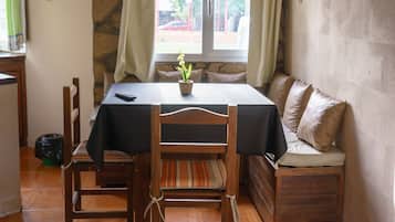 Family Cabin, 1 Bedroom, Ensuite, Garden View | Living area | Smart TV, Netflix