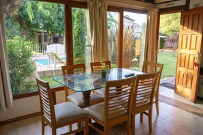 คอมฟอร์ทเคบิน, 2 ห้องนอน | บริเวณนั่งเล่น | สมาร์ททีวี, Netflix