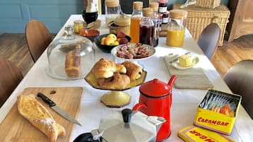 Free daily continental breakfast