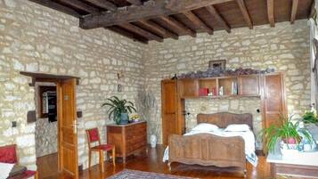 Double Room, Private Bathroom (Le Downland) | Free WiFi
