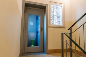 Overnatningsstedets indgangsparti