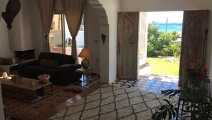 Unclassified image, 3 of 15, button - La Perle d'Achakar (Tangier)