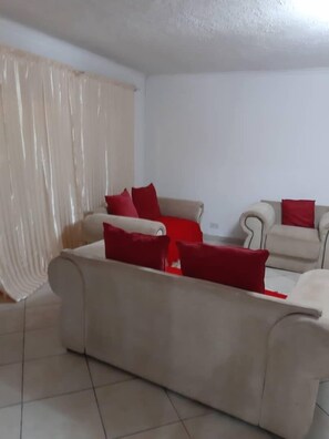 Maison, 3 chambres | Coin séjour