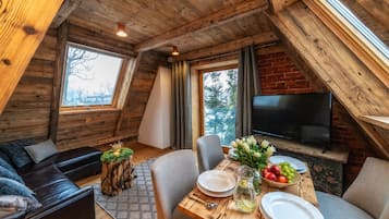 Comfort Apartment, Mountain View (7) | Premium bedding, laptop workspace, soundproofing, WiFi (free)