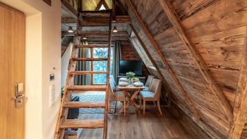 Comfort Apartment, Mountain View (7) | Premium bedding, laptop workspace, soundproofing, WiFi (free)
