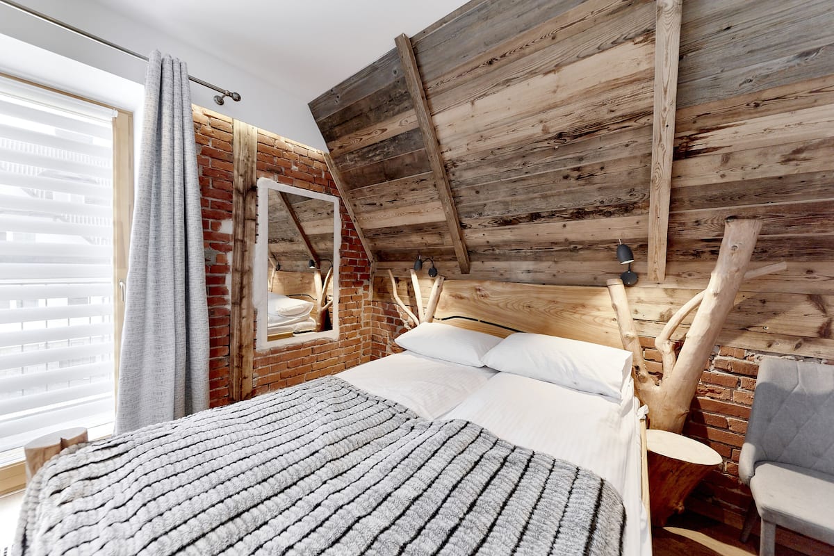 Departamento de diseñador, vista a la montaña (6) | Ropa de cama de alta calidad y espacio para trabajar con laptop 