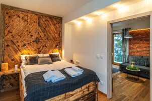 Design Apartment, Mountain View (5) | Premium bedding, individually furnished, laptop workspace, soundproofing