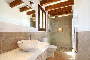Bathtub, hair dryer, towels