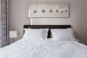 1 habitación, tabla de planchar con plancha, internet y ropa de cama 