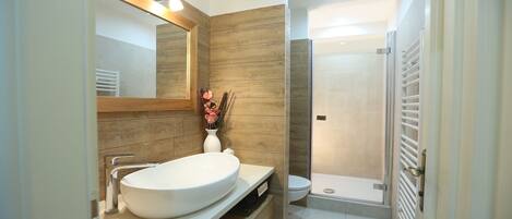 Departamento urbano | Baño | Amenidades de baño gratuitas, secadora de cabello, toallas