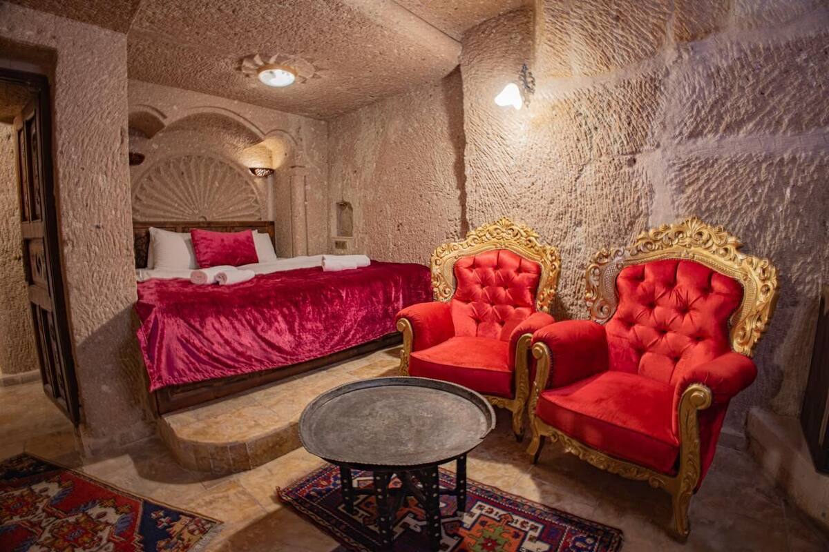 Ottoman Queen Suite 105 | 迷你吧、隔音、免費無線上網、床單