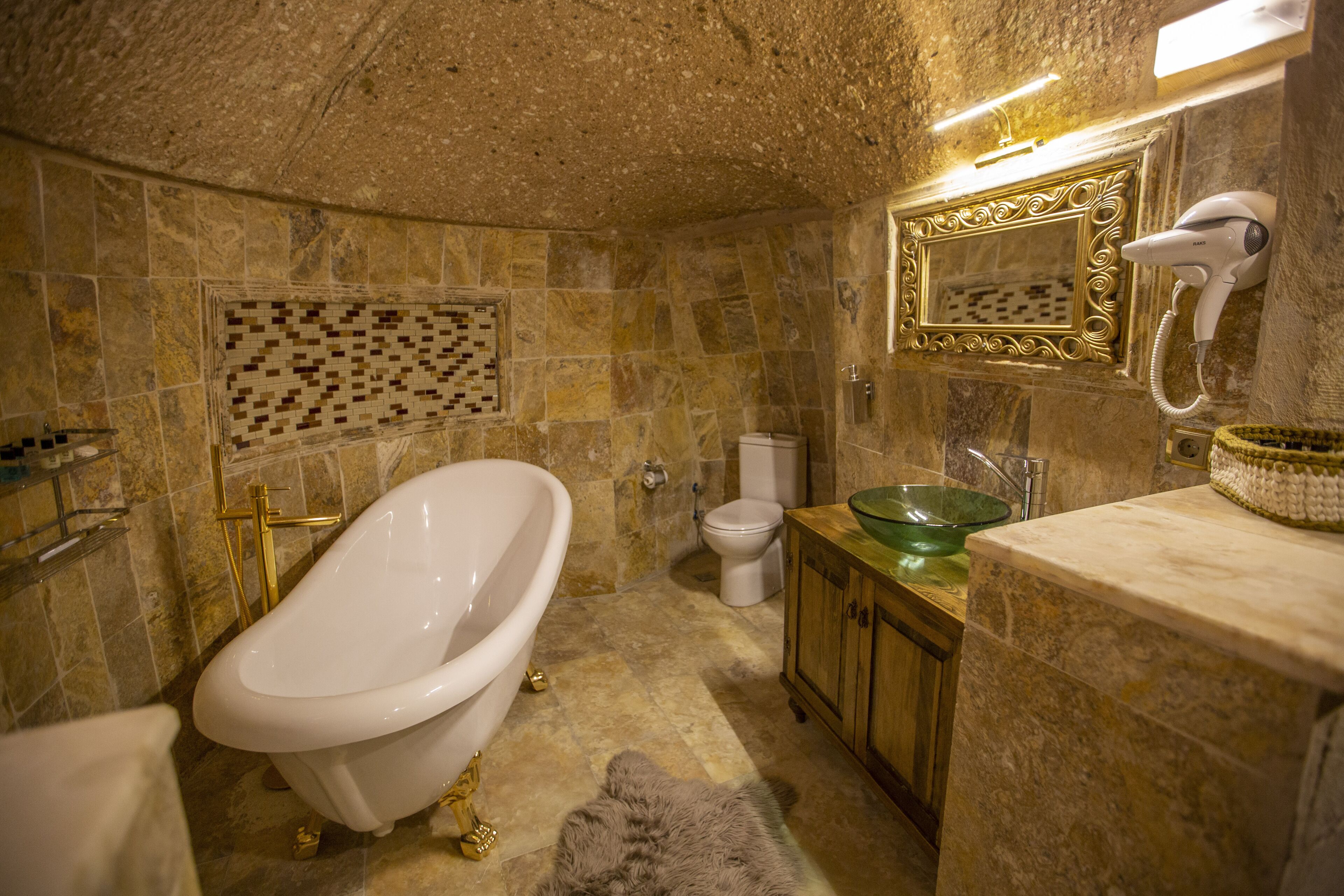 king suite with turkish bath | bathroom | free toiletries, hair dryer, slippers, towels