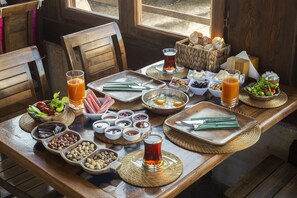Free daily continental breakfast  - Royal Cave Hotel (Ürgüp)