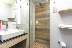 Dusche, Regendusche, kostenlose Toilettenartikel, Haartrockner