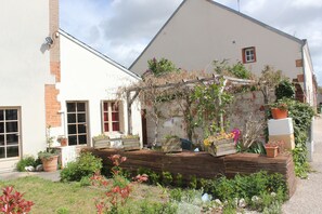 Vista frontal de la propiedad