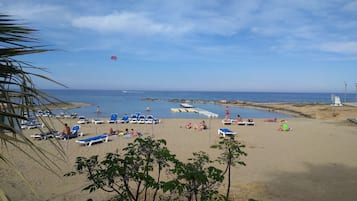 靠近海滩