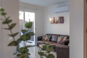 TV connectée, lecteur de DVD, livres