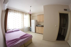 Basic-Doppel- oder -Zweibettzimmer, Meerblick | Schreibtisch, kostenloses WLAN, Bettwäsche
