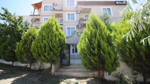 Front of property - Kiraz Apart Otel (Marmara)