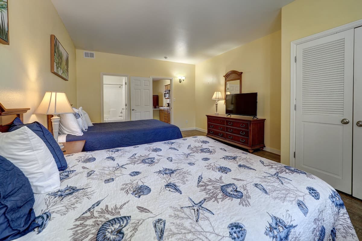 Individually furnished, iron/ironing board, free WiFi, bed sheets