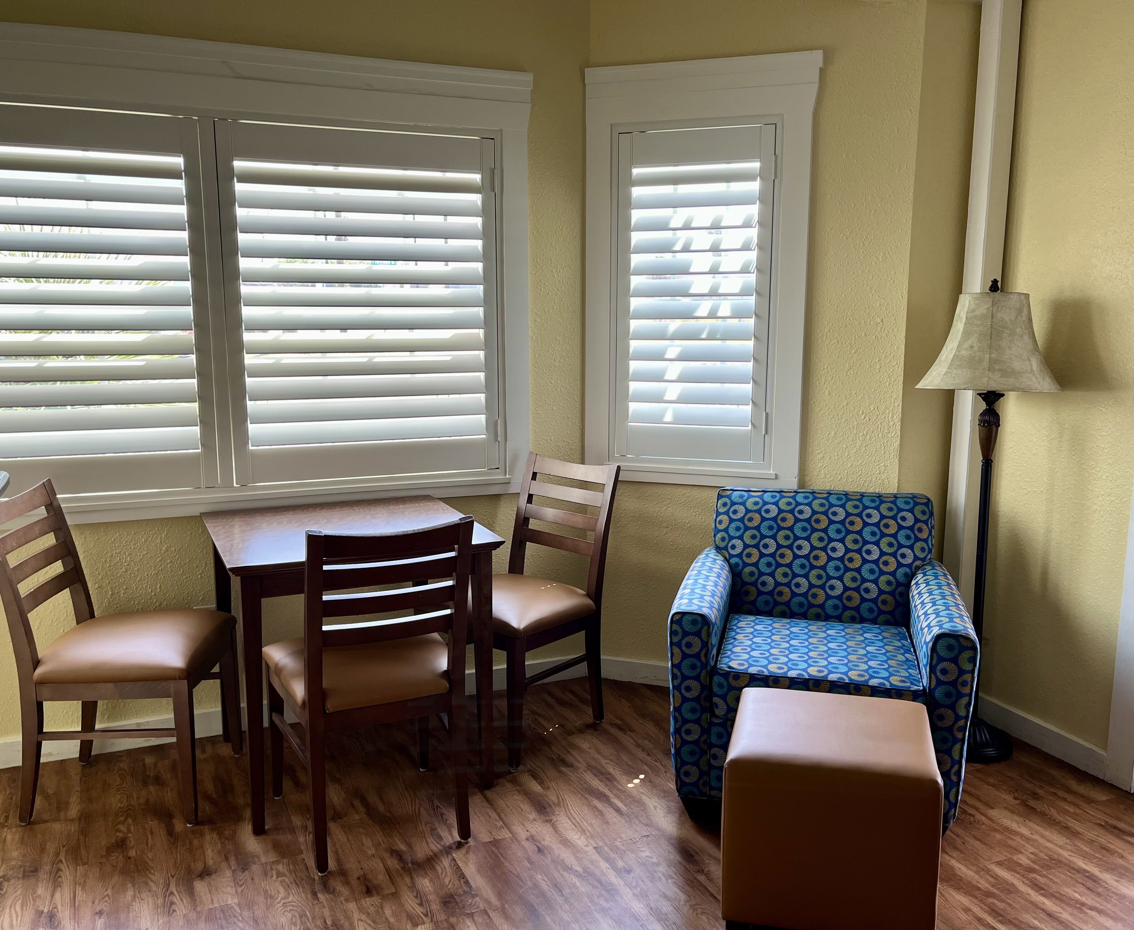 traditional suite, 1 queen bed with sofa bed | living area | 45-inch tv with cable channels